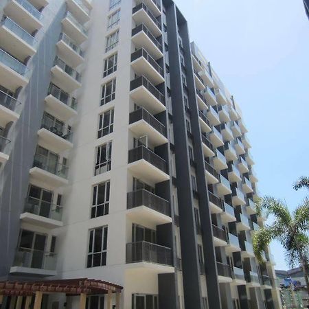 Palm Tree - Genlex Condominium Manila Exteriör bild